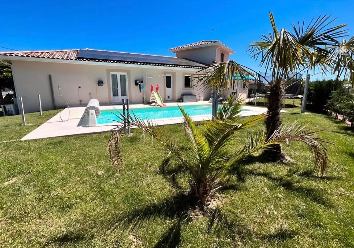 Villa Avec Piscine Landorthe France